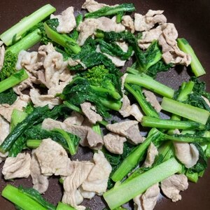 直売所で見つけたらキャベツの菜花と豚肉の炒め物